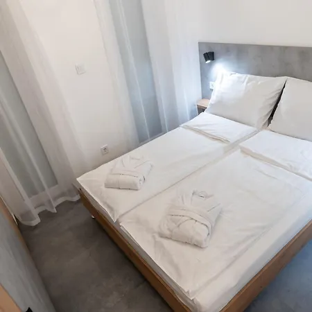 Aapartman Wellness - Privat Elmeny - Bor Bekeszitessel * 佩奇